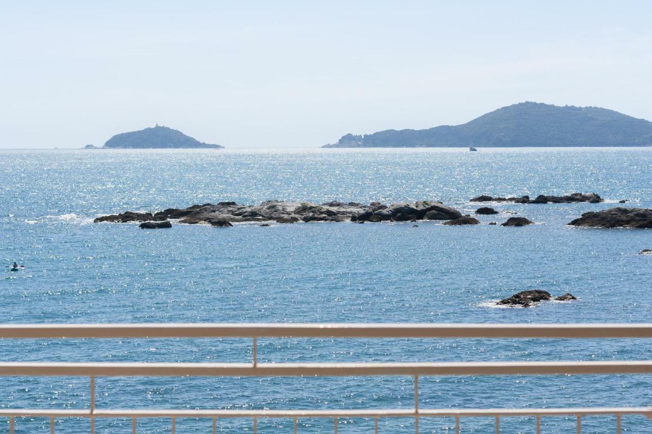 Sulla Spiaggia Di Toto E Tota Tellaro Buitenkant foto