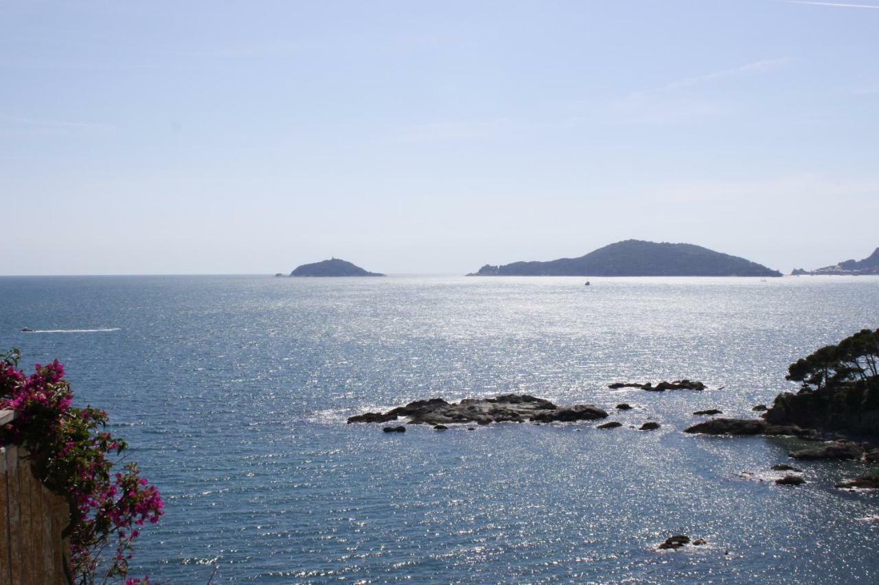 Sulla Spiaggia Di Toto E Tota Tellaro Buitenkant foto